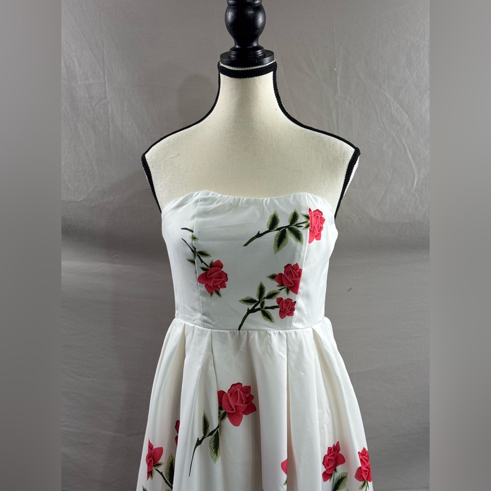 A-Line Floral Rose Printed Strapless Dress With Pockets White - Picture 7 of 9